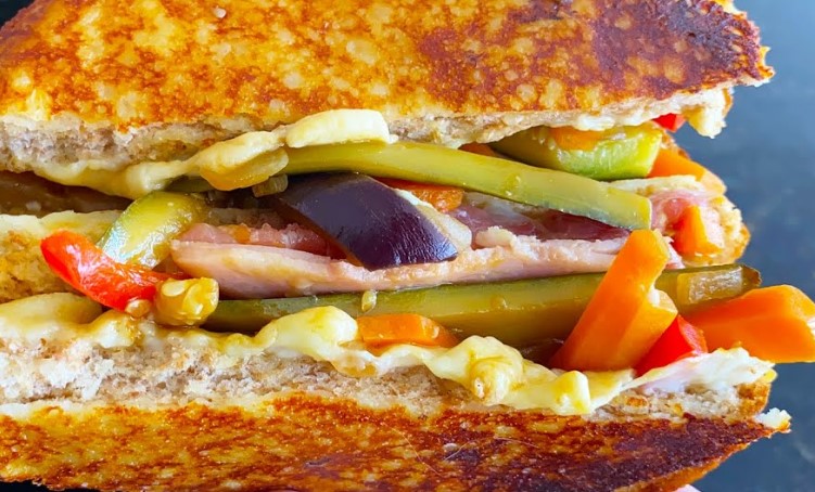 SANDWICH SALTEADO DE VERDURAS